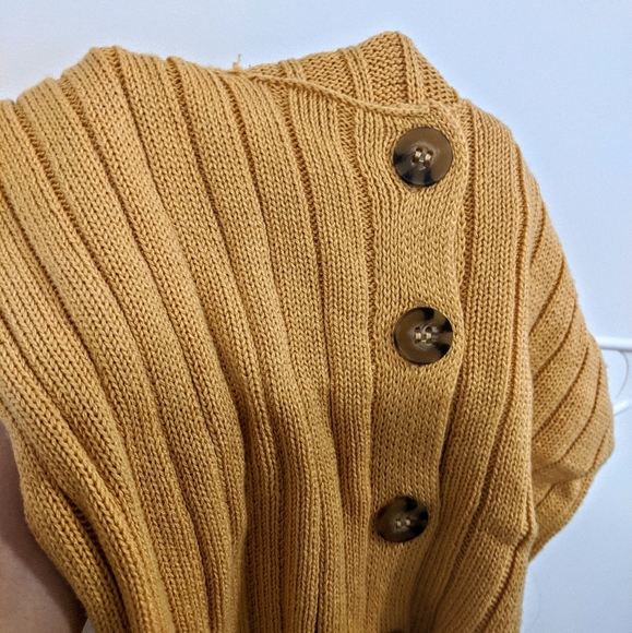 Cute little yellow tanktop - Picture 3 of 3